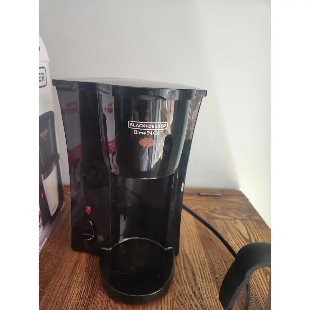 Black & Decker Brew'n Go Personal Coffeemaker w box and Travel Mug